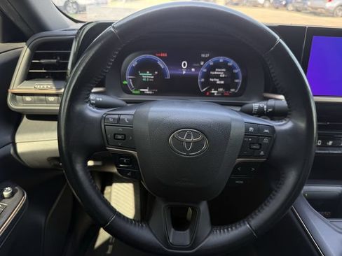 Used 2023 Toyota Crown AWD/4WD image 12
