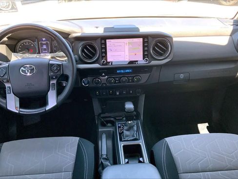 Used 2021 Toyota Tacoma TRD Off-Road w/ Technology Package AWD/4WD image 15