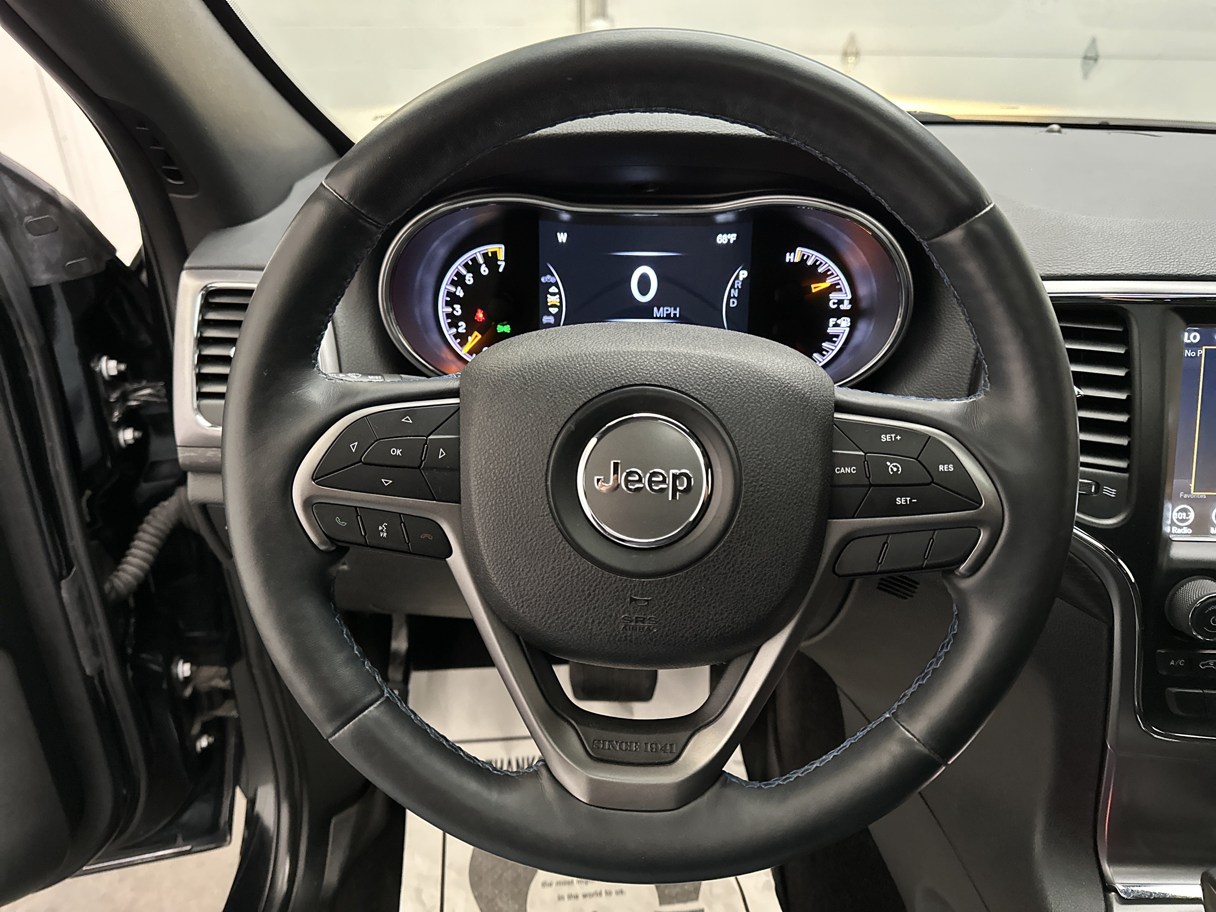 Used 2018 Jeep Grand Cherokee Laredo AWD/4WD image 25
