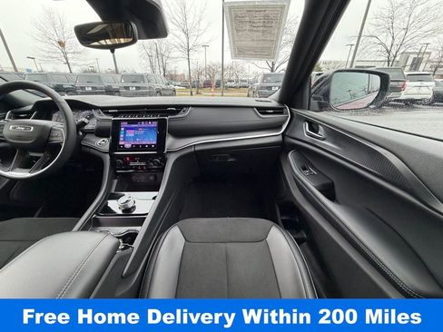 Used 2024 Jeep Grand Cherokee Altitude image 18