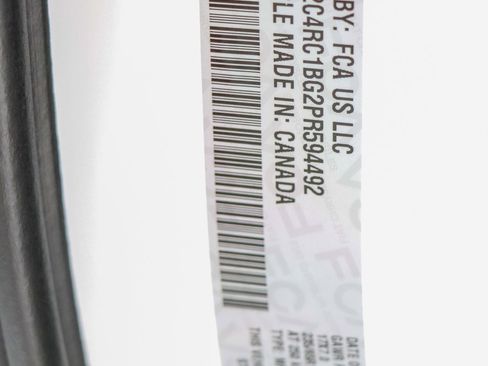 Used 2023 Chrysler Pacifica Touring-L image 35