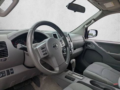 Used 2016 Nissan Frontier SV RWD image 9