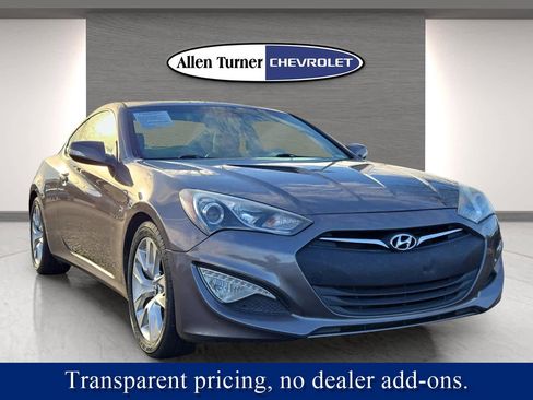 Used 2013 Hyundai Genesis 3.8 image 2