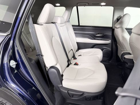 Used 2024 Toyota Grand Highlander AWD image 53