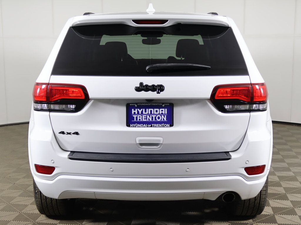 Used 2020 Jeep Grand Cherokee Altitude AWD/4WD image 12