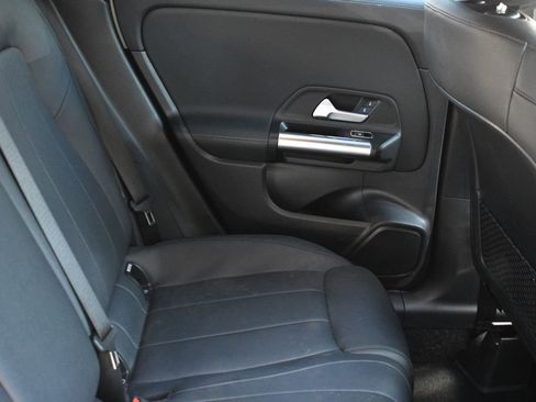 Used 2025 Mercedes-Benz GLA 250 image 29