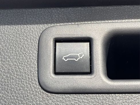 Used 2023 Toyota Highlander XLE image 14