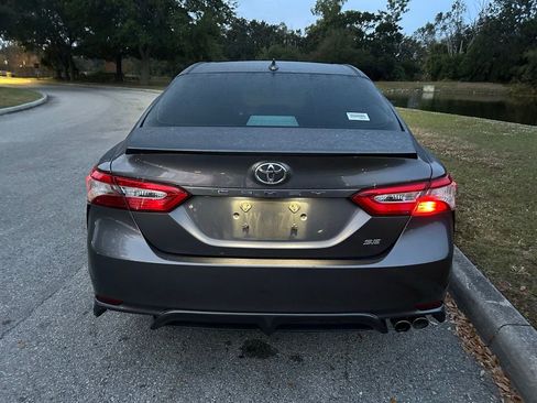 Used 2019 Toyota Camry SE image 4