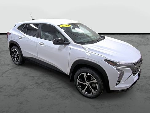 Used 2024 Chevrolet Trax RS image 5