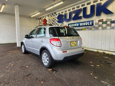 Used 2012 Suzuki SX4 AWD Hatchback image 5