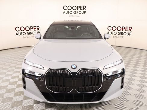 Used 2025 BMW 760i xDrive w/ Executive Package AWD/4WD image 10