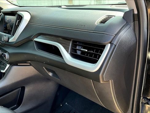 Used 2023 GMC Terrain SLT image 19