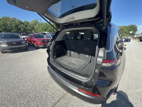 Used 2022 Jeep Grand Cherokee L Laredo w/ Luxury Tech Group I AWD/4WD image 5