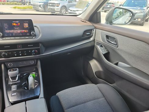 Used 2022 Nissan Rogue S image 18