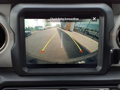 Used 2021 Jeep Wrangler Unlimited Sahara AWD/4WD image 16
