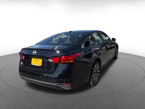 Used 2025 Nissan Altima 2.5 SV FWD image 14
