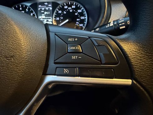 Used 2018 Nissan Kicks S image 20