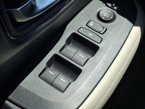 Certified 2025 Honda HR-V LX image 25