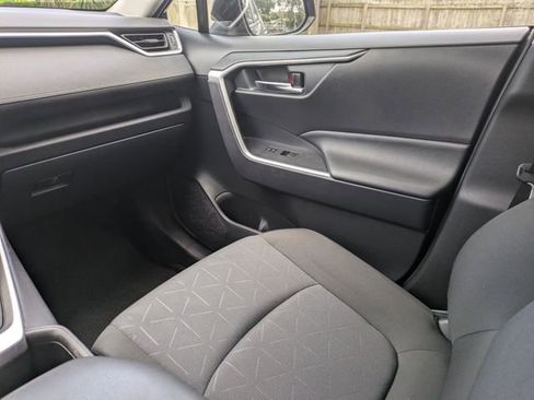 Used 2024 Toyota RAV4 XLE AWD/4WD image 17