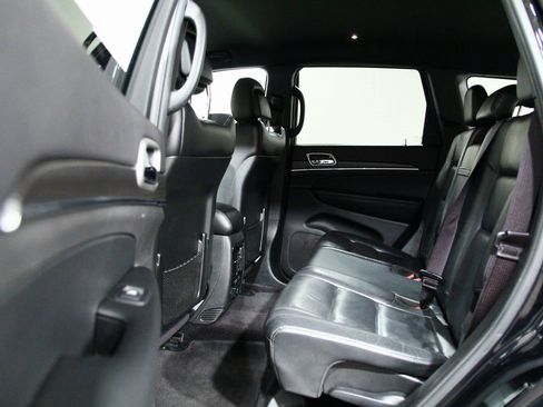 Used 2018 Jeep Grand Cherokee Limited image 28