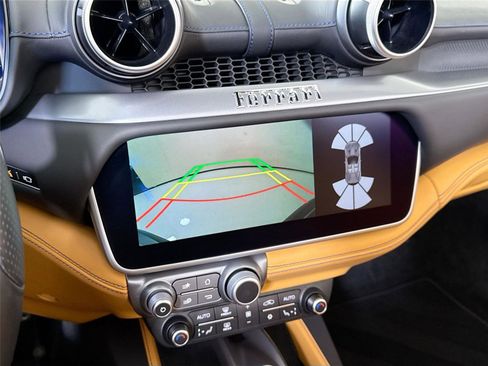 Used 2020 Ferrari Portofino image 21