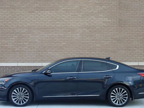 Used 2017 Kia Cadenza Premium FWD image 2