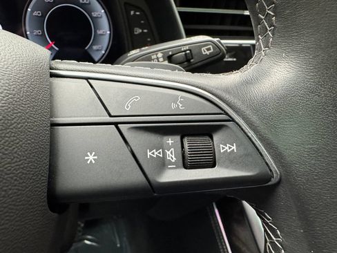 Used 2023 Audi Q8 Prestige AWD/4WD image 16