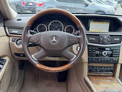 Used 2011 Mercedes-Benz E 550 Sedan image 27