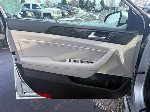 Used 2016 Hyundai Sonata Limited w/ Option Group 04 image 17