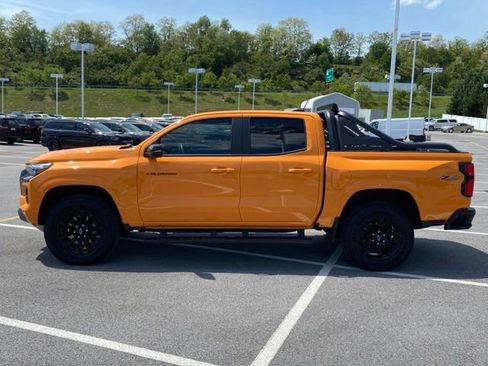 Used 2025 Chevrolet Colorado Z71 w/ Midnight Edition AWD/4WD image 2