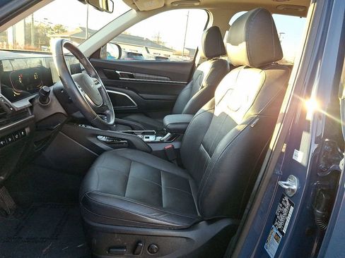 Used 2023 Kia Telluride EX w/ EX Captain's Chair Package image 18