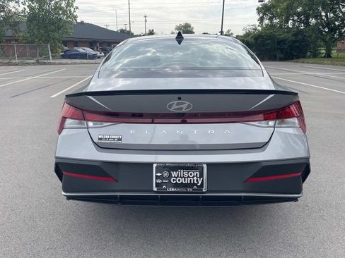 Used 2025 Hyundai Elantra Sport FWD image 4