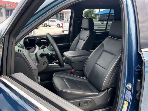 Used 2025 Chevrolet Tahoe Premier RWD image 9