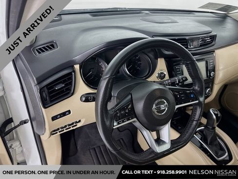Certified 2019 Nissan Rogue SL w/ Premium Package FWD image 9