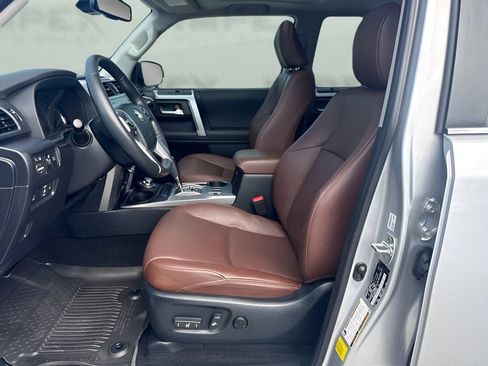 Used 2024 Toyota 4Runner Limited AWD/4WD image 9