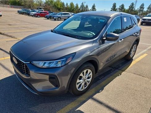Used 2023 Ford Escape Active w/ Tech Pack #2 image 5
