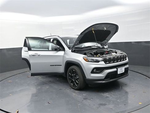 New 2026 Jeep Compass Latitude image 25