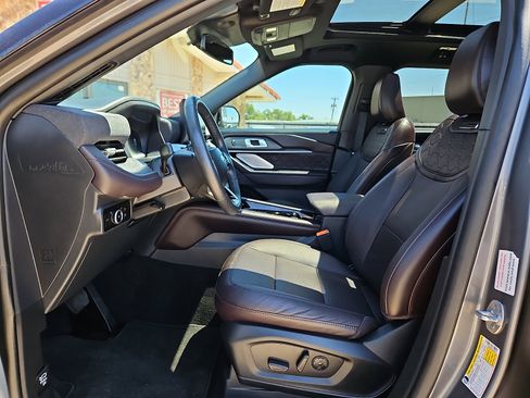 Used 2025 Ford Explorer Platinum w/ LUX Leather Package AWD/4WD image 11