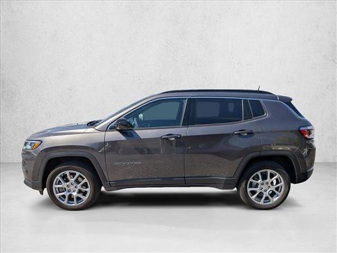 Used 2023 Jeep Compass Latitude AWD/4WD image 8