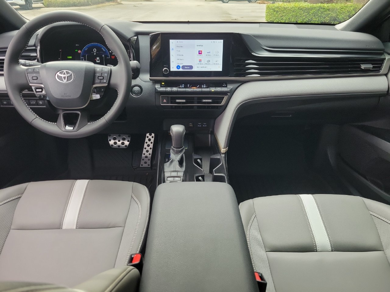 Used 2025 Toyota Camry SE FWD image 13