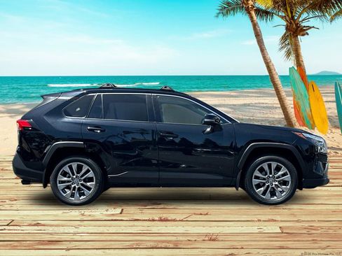 Used 2023 Toyota RAV4 XLE Premium FWD image 7