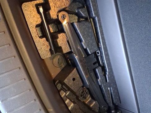 Used 2019 Hyundai Santa Fe Limited image 17