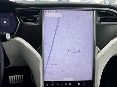 Used 2016 Tesla Model X Performance image 28