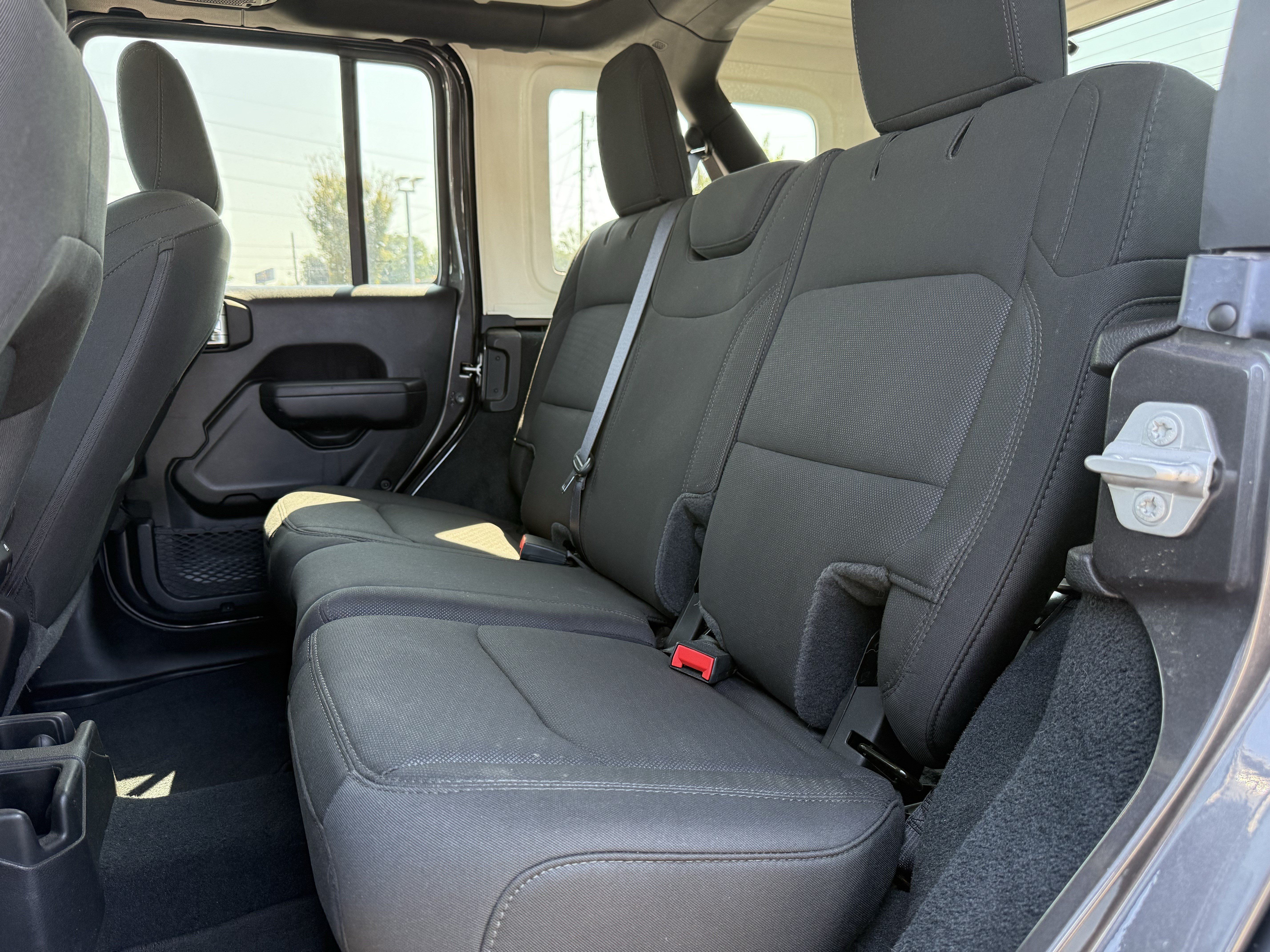 Used 2022 Jeep Wrangler Unlimited Sport AWD/4WD image 29