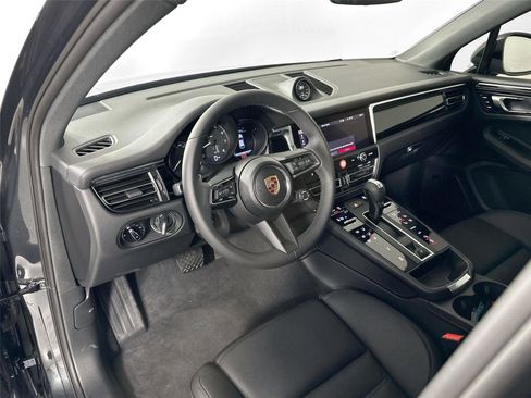 Certified 2025 Porsche Macan Turbo AWD/4WD image 4