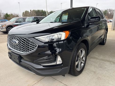 Certified 2024 Ford Edge SEL w/ Convenience Package image 3