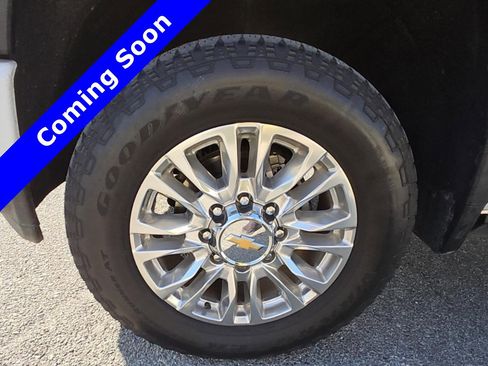 Used 2022 Chevrolet Silverado 2500 High Country w/ Z71 Off-Road Package image 2