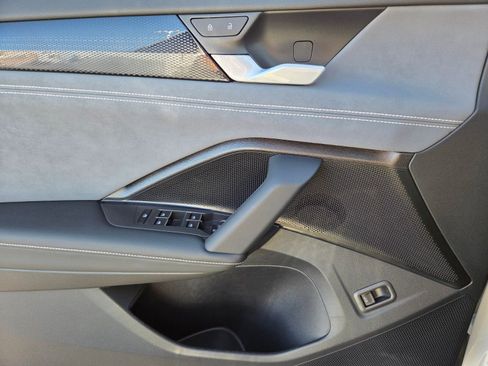 New 2026 Volkswagen Tiguan SE R-Line FWD image 10