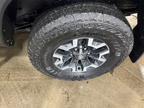 Used 2022 Toyota Tacoma TRD Off-Road w/ TRD Premium Off Road Package image 17