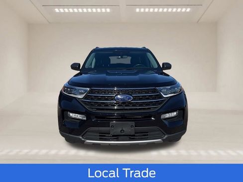 Used 2022 Ford Explorer XLT w/ Equipment Group 202A image 2